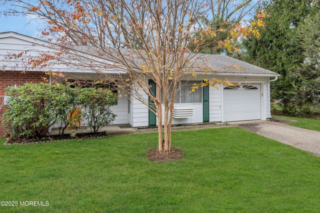 4 Maryland Avenue A, Manchester, NJ 08759