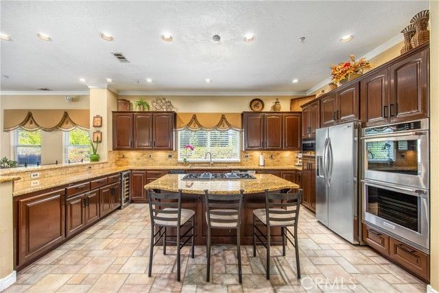 652 Fairway Drive, Redlands, CA 92373