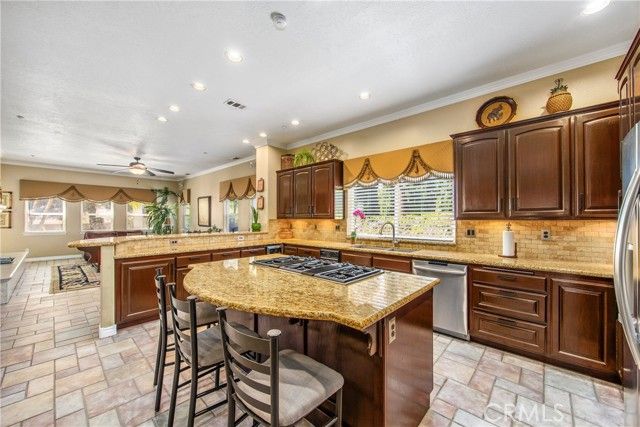 652 Fairway Drive, Redlands, CA 92373