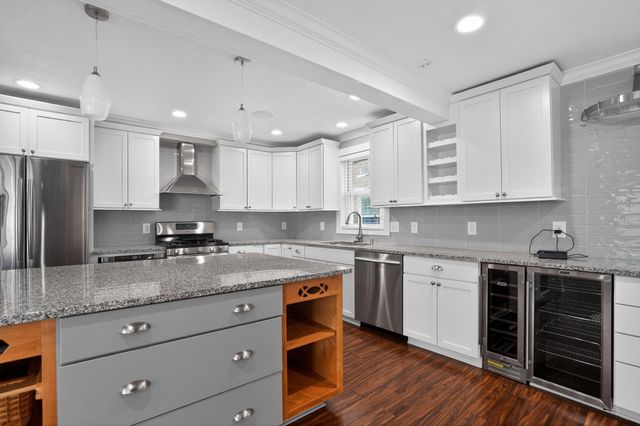5940 Wooddale Avenue, Edina, MN 55424