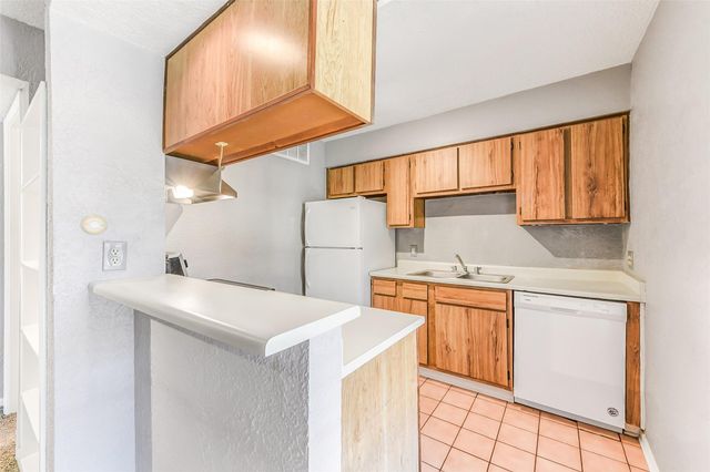 1516 Bay Area Boulevard F16, Houston, TX 77058