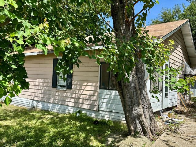 209 Old Thorndale RD, Taylor, TX 76574