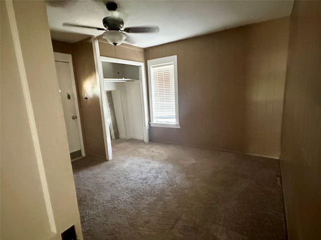 209 Old Thorndale RD, Taylor, TX 76574