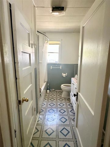 209 Old Thorndale RD, Taylor, TX 76574