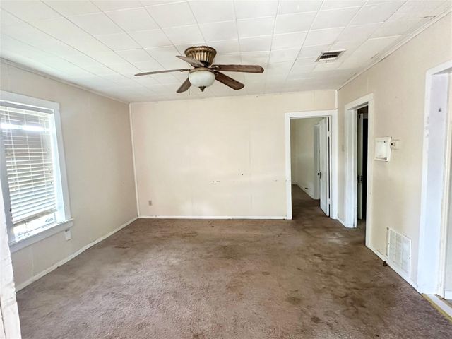 209 Old Thorndale RD, Taylor, TX 76574