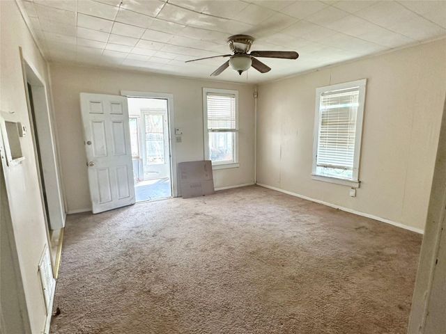 209 Old Thorndale RD, Taylor, TX 76574
