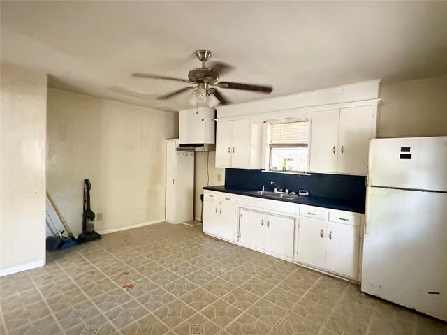 209 Old Thorndale RD, Taylor, TX 76574