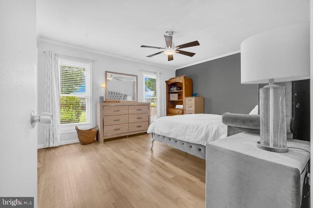 1112 E MAPLE AVE, Sterling, VA 20164