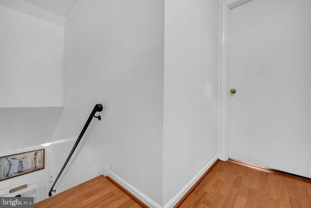 1112 E MAPLE AVE, Sterling, VA 20164