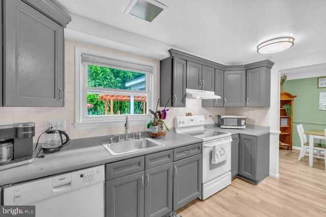 1112 E MAPLE AVE, Sterling, VA 20164