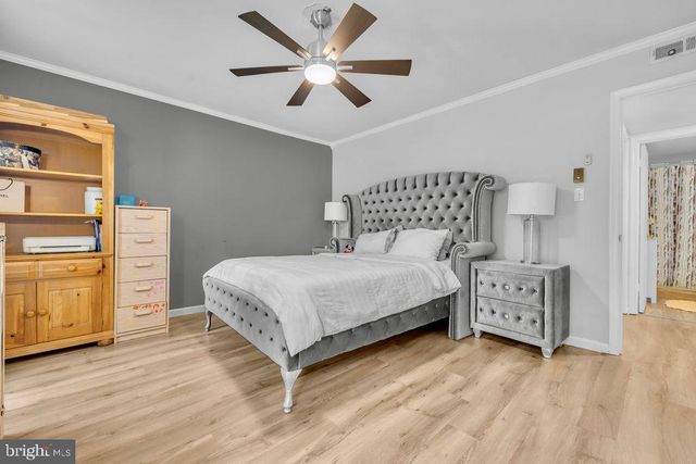 1112 E MAPLE AVE, Sterling, VA 20164