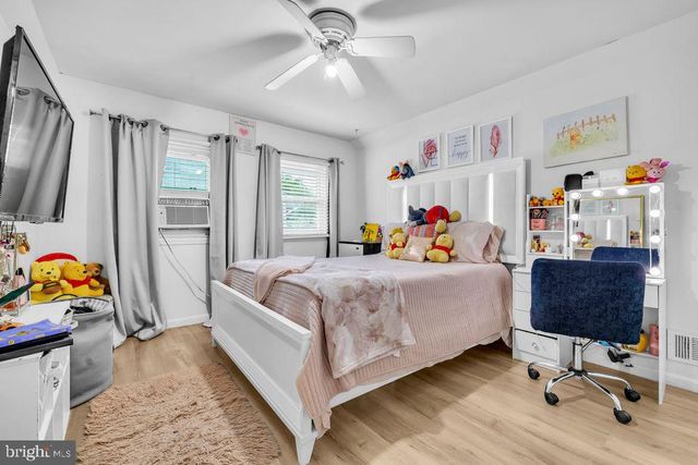 1112 E MAPLE AVE, Sterling, VA 20164
