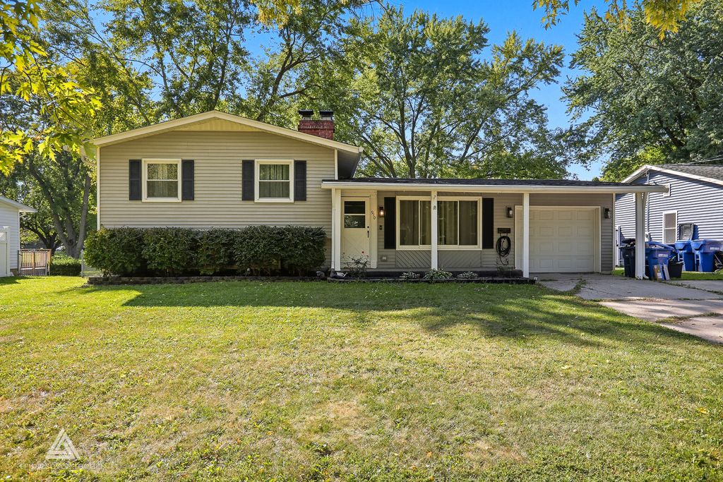 910 Dawn Court, Dekalb, IL 60115