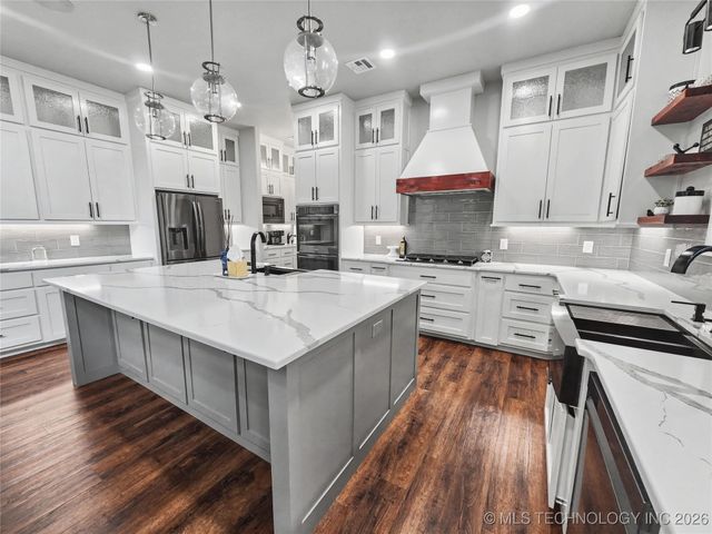 982 Edgewater Boulevard, Tahlequah, OK 74464