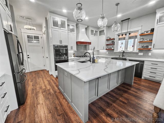 982 Edgewater Boulevard, Tahlequah, OK 74464