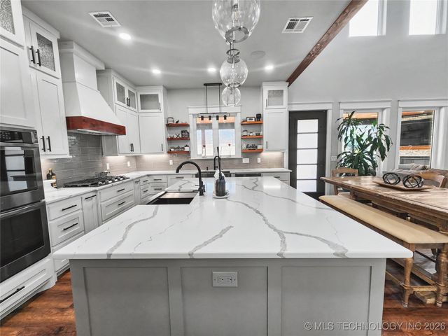 982 Edgewater Boulevard, Tahlequah, OK 74464