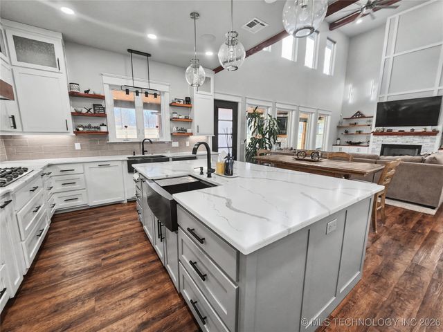 982 Edgewater Boulevard, Tahlequah, OK 74464