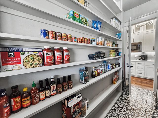 982 Edgewater Boulevard, Tahlequah, OK 74464