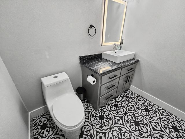 982 Edgewater Boulevard, Tahlequah, OK 74464