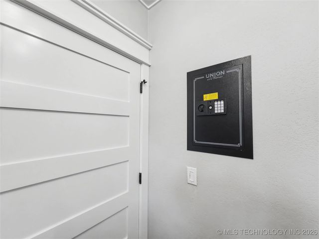 982 Edgewater Boulevard, Tahlequah, OK 74464