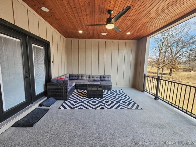 982 Edgewater Boulevard, Tahlequah, OK 74464