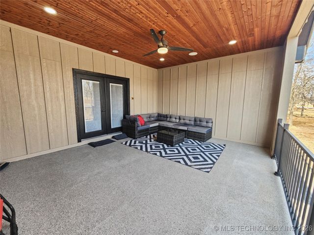 982 Edgewater Boulevard, Tahlequah, OK 74464