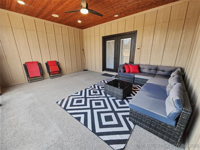 982 Edgewater Boulevard, Tahlequah, OK 74464