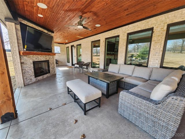 982 Edgewater Boulevard, Tahlequah, OK 74464