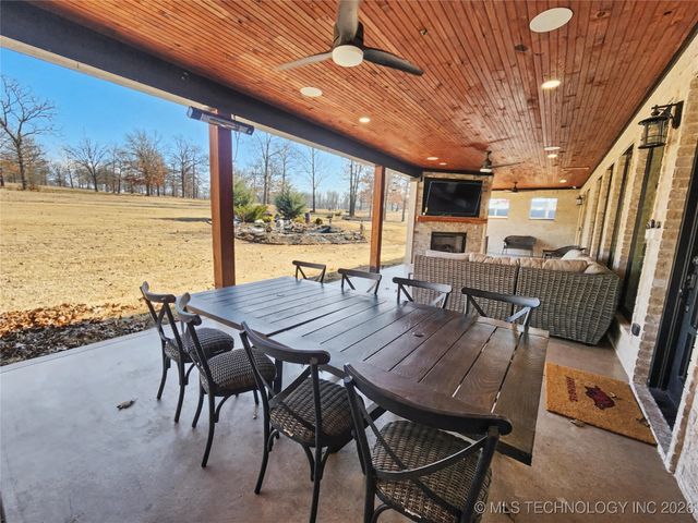 982 Edgewater Boulevard, Tahlequah, OK 74464