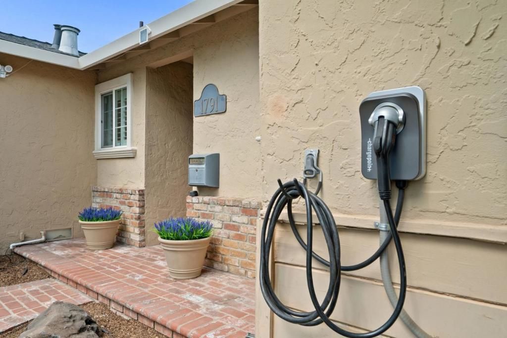 Image 5 of property listing at 1791 Branham Lane, San Jose, CA 95124