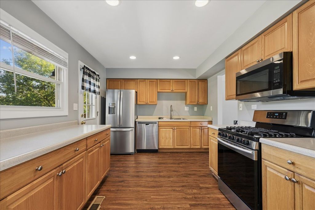 990 Brush Hill Lane, Lake Zurich, IL 60047 — photo 5