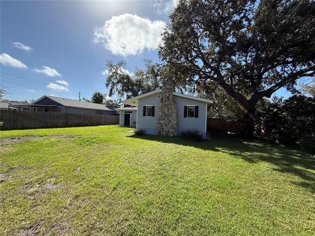 6923 DARTMOUTH AVENUE N, St Petersburg, FL 33710