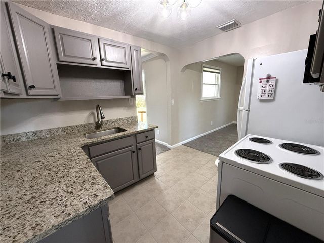 6923 DARTMOUTH AVENUE N, St Petersburg, FL 33710