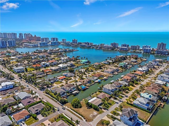 498 Trade Winds AVE, Naples, FL 34108