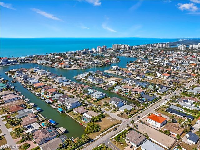 498 Trade Winds AVE, Naples, FL 34108