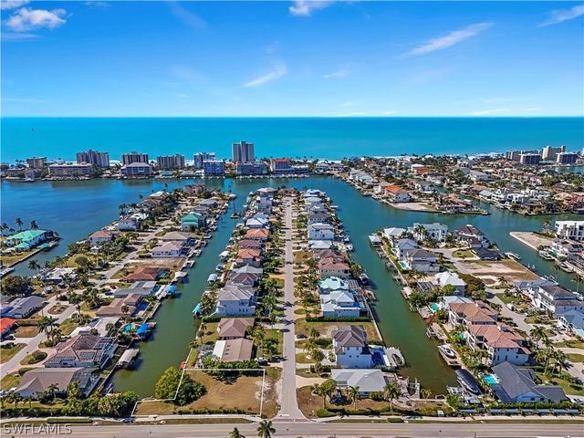 498 Trade Winds AVE, Naples, FL 34108