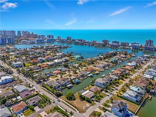 498 Trade Winds AVE, Naples, FL 34108