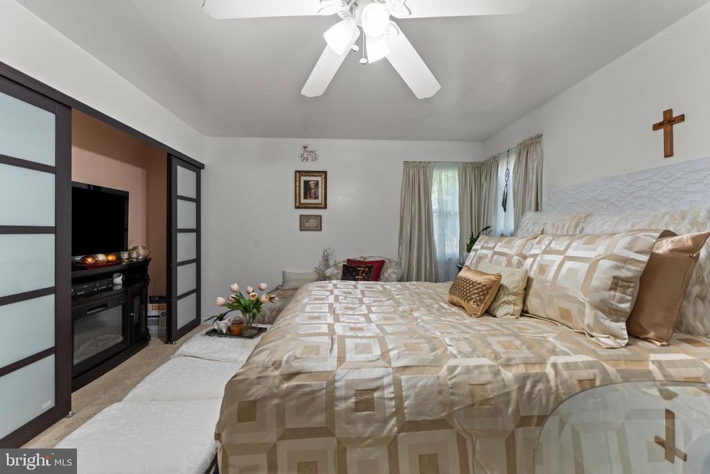 Image 13 of property listing at 8210 STREAMWOOD DR, Baltimore, MD 21208