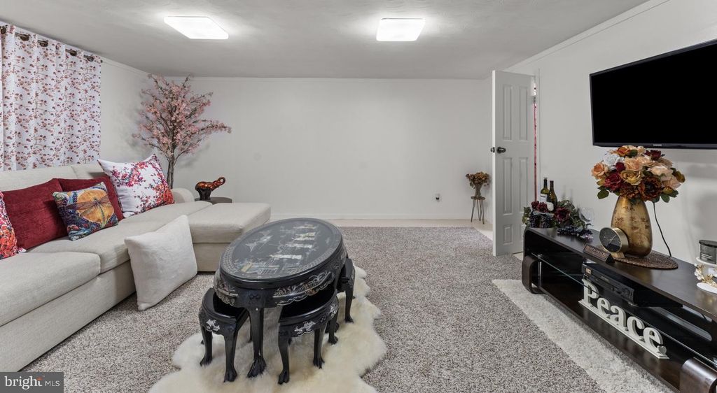 Image 19 of property listing at 8210 STREAMWOOD DR, Baltimore, MD 21208