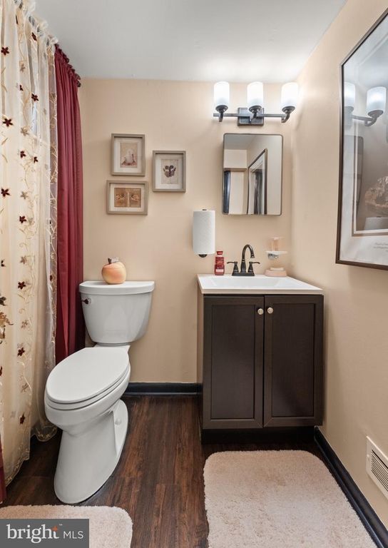 Image 20 of property listing at 8210 STREAMWOOD DR, Baltimore, MD 21208