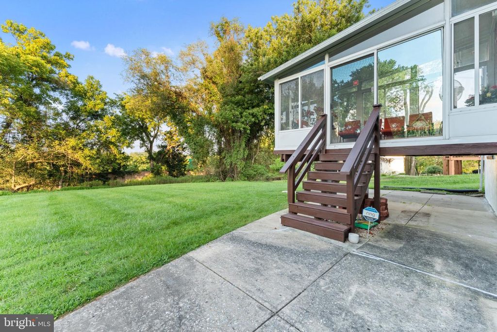 Image 25 of property listing at 8210 STREAMWOOD DR, Baltimore, MD 21208