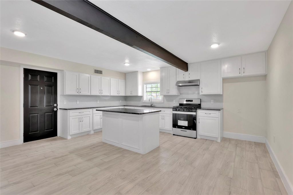 9010 Freeland Street, Houston, TX 77075
