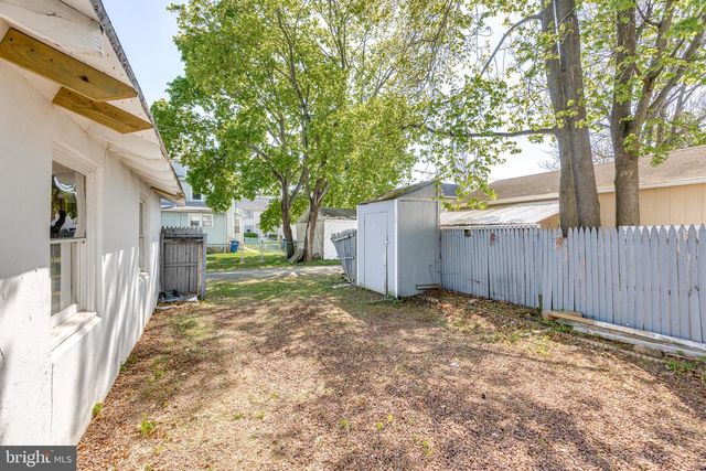 427 BUTTONWOOD ST, Delanco, NJ 08075