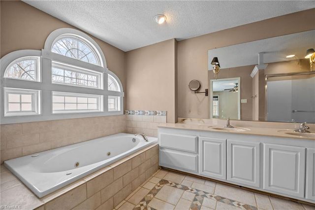 511 Canterwood Drive, Mebane, NC 27302