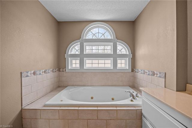 511 Canterwood Drive, Mebane, NC 27302