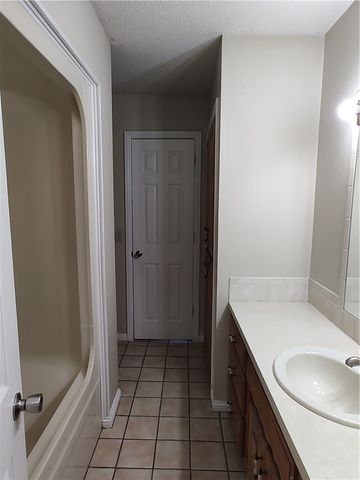 218 Fox Run Place A, Lowell, AR 72745