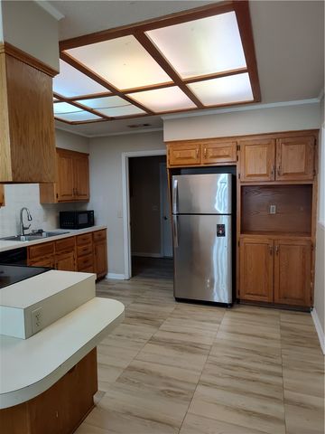 218 Fox Run Place A, Lowell, AR 72745