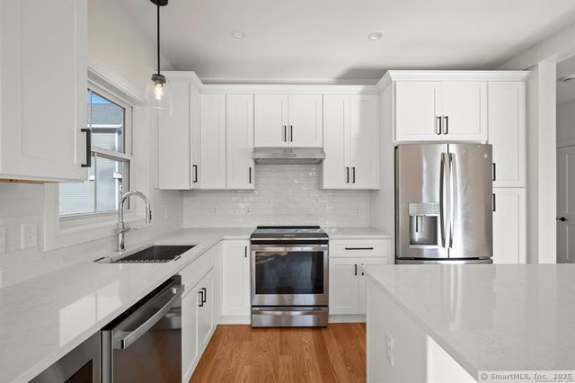 12 Fieldstone Court 12, Bethel, CT 06801