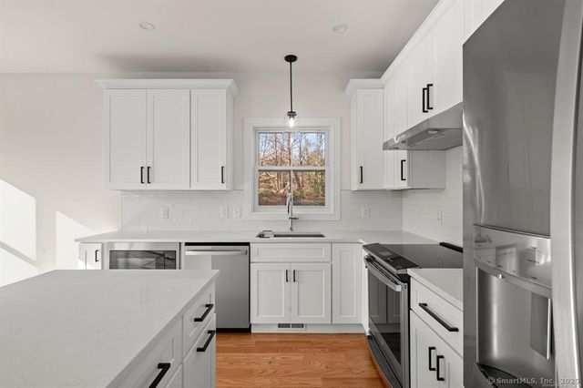 12 Fieldstone Court 12, Bethel, CT 06801