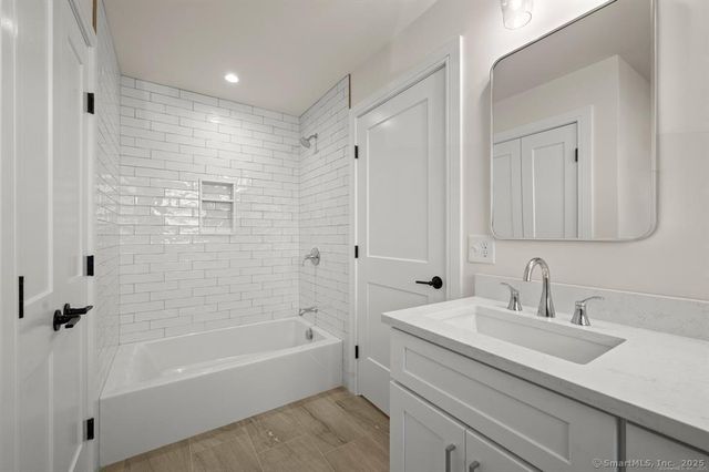 12 Fieldstone Court 12, Bethel, CT 06801